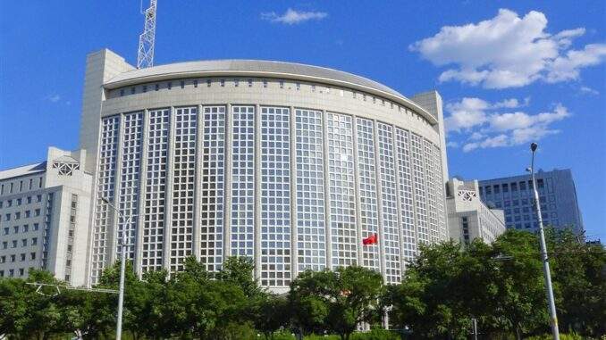 الصين تفرض عقوبات على شركتين أميركيتين لبيعهما أسلحة لتايوان