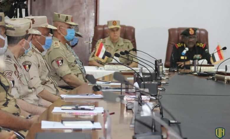 بالصور: مصر والسودان يوقعان مذكرة تفاهم للتعاون العسكري بينهما