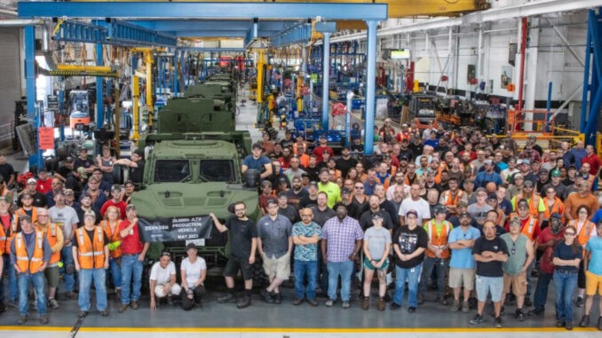 “أوشكوش ديفنس” تحتفل بإنتاج 20000 مركبة من طراز JLTV