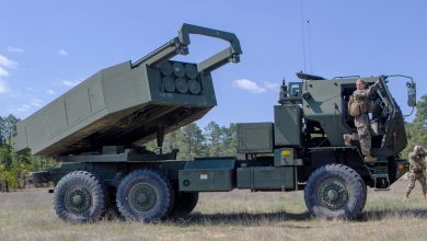 بالفيديو: القوات الأوكرانية تقصف مواقع القوات الروسية براجمات “هيمارس” الأمريكية