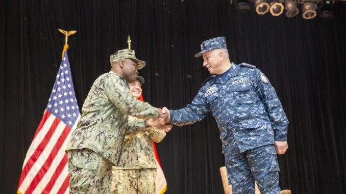 البحرية المصرية تسلّم مهمة قيادة “القوة المتعددة الجنسيات في البحر الأحمر” إلى البحرية الأمريكية