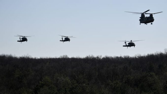 تحطم مروحيتين من طراز “بلاك هوك” تابعتين للجيش الأمريكي