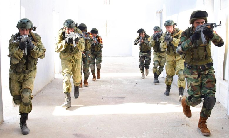 انطلاق تدريب “حماة الصداقة 5” بين قوات المظلات المصرية والروسية (فيديو)