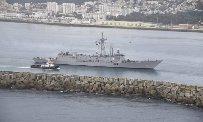 فرقاطة للبحرية الباكستانية ترسو بالسواحل الجزائرية