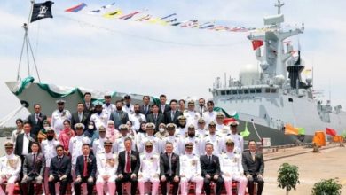 البحرية الباكستانية تتسلّم واحدة من أهم السفن الحربية في العالم (فيديو وصور)
