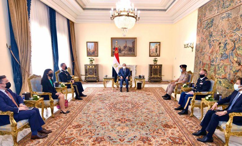 قائد القيادة المركزية الأميركية: الولايات المتحدة تعتمد على الدور المصري الفاعل والمحوري في منطقة الشرق الأوسط وشمال إفريقيا