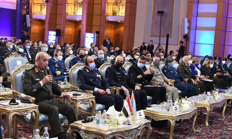 الفريق أول محمد زكي يشهد فعاليات المنتدى الدولي الأول للقوات الجوية