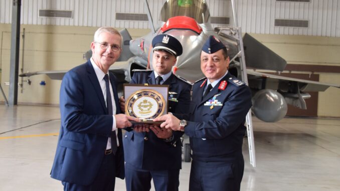 القوات الجوية المصرية تحتفل بتنفيذ 10 آلاف ساعة طيران لطائرات “رافال”