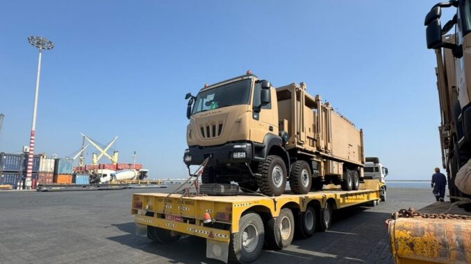 صائد المسيرات الصيني يظهر في عمان: هل تسلمت دول الخليج سلاح الليزر الفتاك؟