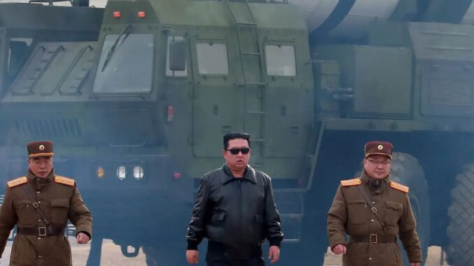 بالفيديو.. صاروخ باليستي أطلقته كوريا الشمالية يحلق فوق اليابان