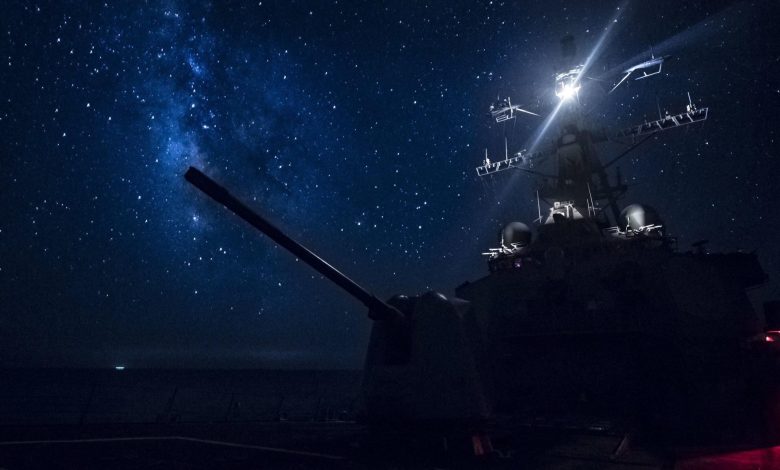 مدمرات أمريكية تتعرض للمراقبة من قبل طائرات مسيرات “غامضة”