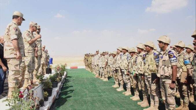 الجيش المصري ينفذ مناورات مفاجئة بالذخيرة الحية