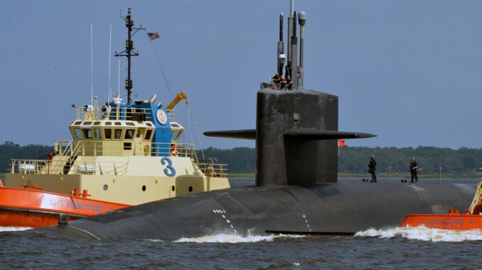 ماذا تفعل غواصة “ويست فرجينيا” النووية في بحر العرب؟ مسؤول عسكري أمريكي يجيب