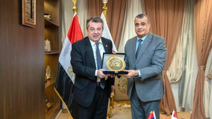 وزير الإنتاج الحربي المصري وسفير أرمينيا يبحثان تعزيز التعاون الدفاعي والصناعي