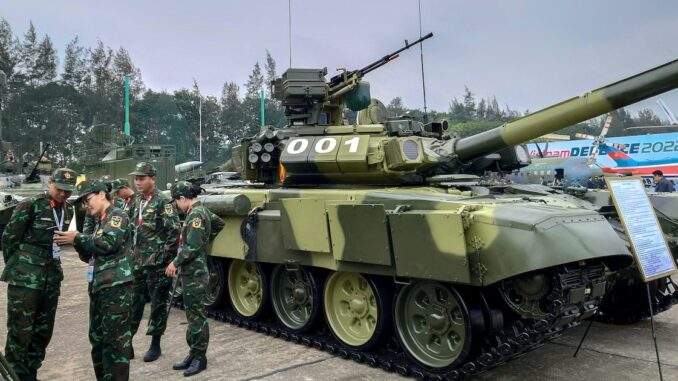 فيتنام بين القوى العظمى.. أسلحة الولايات المتحدة وروسيا والصين في معرض عسكري واحد