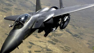 طائرة “إف-15” تستخدم جهازًا جديدًا يعمل بالأشعة تحت الحمراء لإسقاط هدف بصاروخ “AIM-120”