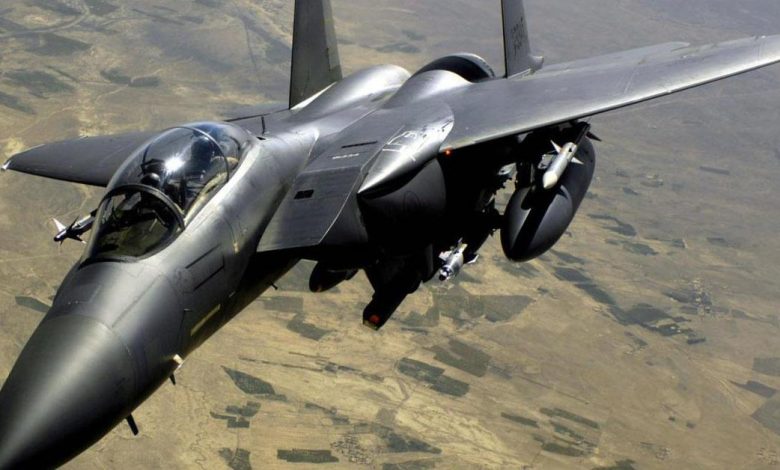 طائرة “إف-15” تستخدم جهازًا جديدًا يعمل بالأشعة تحت الحمراء لإسقاط هدف بصاروخ “AIM-120”