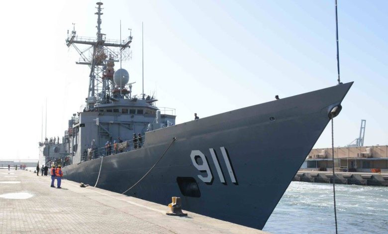 ضمن فعاليات التدريب الدولي “آي إم إي – 2022”.. مدمرة أمريكية وفرقاطة مصرية تجريان تدريبا مشتركا في البحر الأحمر