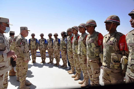 الجيش المصري ينفذ مشروعا قتاليا على الحدود الغربية