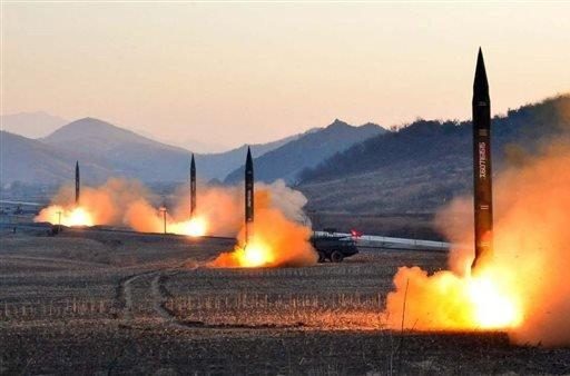 معرض أسلحة كوري شمالي يكشف عن صاروخ فرط صوتي يشبه صاروخ “DF-17” الصيني (صور)