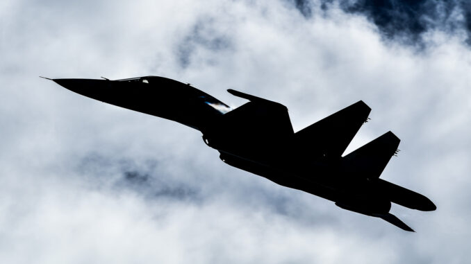 “وول ستريت جورنال”: مصر تجاهلت طلباً أمريكياً بغلق مجالها الجوي أمام المقاتلات الروسية