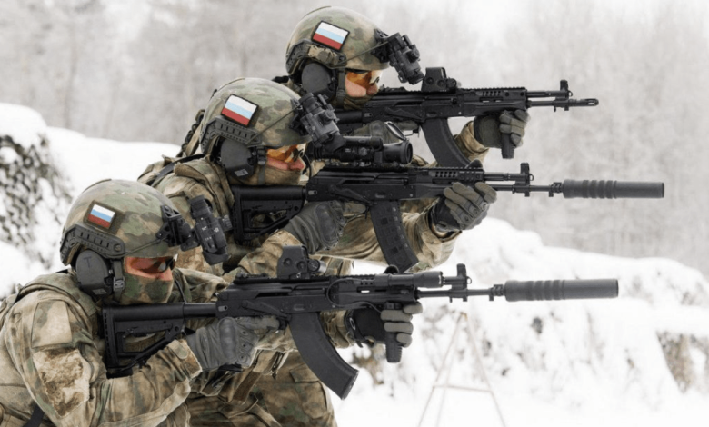 بعد عرضها لأول مرة في معرض “آيدكس 2021”.. روسيا توقع أولى عقود تصدير بندقية “آكا – 19” الجديدة