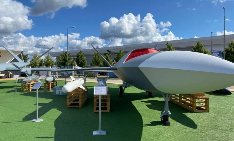 الكشف عن درون “الرعد” النفاث السريع في منتدى “ارميا-2021” (فيديو)