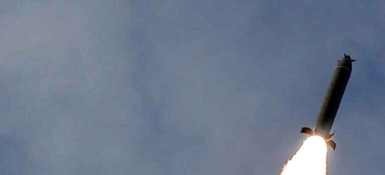 سيؤول: كوريا الشمالية أطلقت صاروخا باليستيا يبلغ مداه 450 كيلومترا