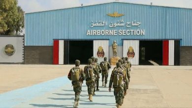 بالفيديو: جنود المظليون المصريون يقفزون من طائرة “إيل-76”