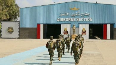 بالفيديو: جنود المظليون المصريون يقفزون من طائرة “إيل-76”