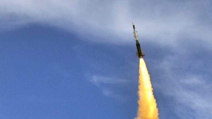 فرنسا ترسل مئات المركبات المدرعة وصواريخ “أرض-جو” إلى أوكرانيا