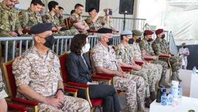 الأردن.. رئيس هيئة الأركان المشتركة والسفيرة البريطانية يتابعان تمرين اقتحام جوي مشترك (صور)