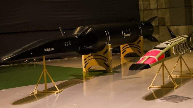 إيران تكشف عن صاروخ فرط صوتي جديد