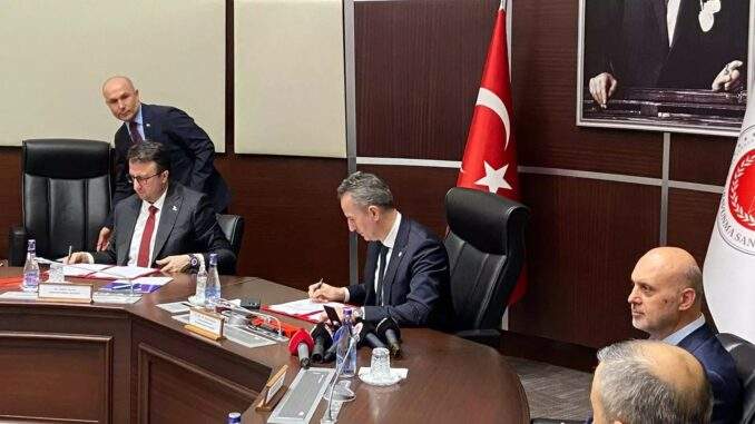 “أسيلسان” و”هافلسان” توقعان اتفاقية تعاون لتعزيز الصناعات الوطنية التركية