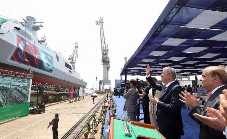 مزودة بأحدث الأسلحة والمستشعرات.. تركيا تسلم باكستان سفينة “بدر”