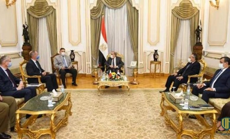 وزير الإنتاج الحربي المصري يبحث مع السفير البولندي وإحدى الشركات البولندية سبل تعزيز التعاون المشترك