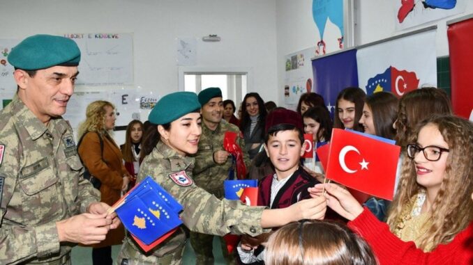 تركيا تزود كوسفو بمستلزمات عسكرية