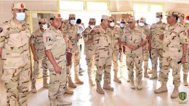 رئيس أركان الجيش المصري يتفقد إحدى تشكيلات الدفاع الجوي (صور)