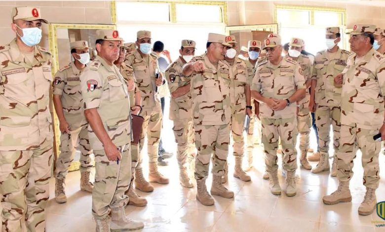 رئيس أركان الجيش المصري يتفقد إحدى تشكيلات الدفاع الجوي (صور)