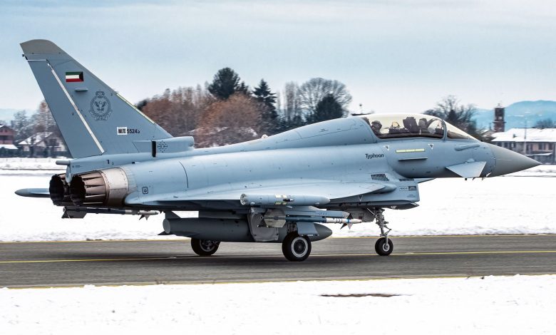 قضية فساد تهز الكويت.. ضابطان كبيران في الجيش بقفص الاتهام في قضية صفقة طائرات “يوروفايتر”