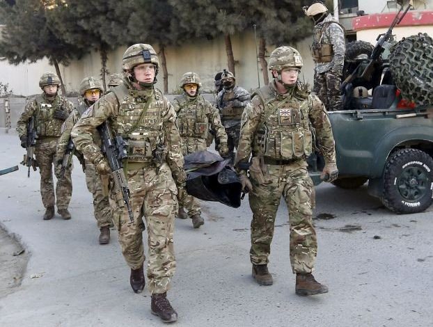 صحيفة “ذا ميرور”: المملكة المتحدة أرسلت قوات نخبة إلى أوكرانيا