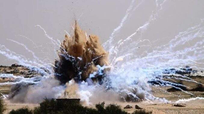 سلاح حارق وسام وضار بالبيئة.. ماذا تعرف عن سلاح الفوسفور الأبيض؟