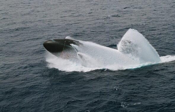 كوريا الجنوبية تنزل إلى المياه غواصة صاروخية متطورة