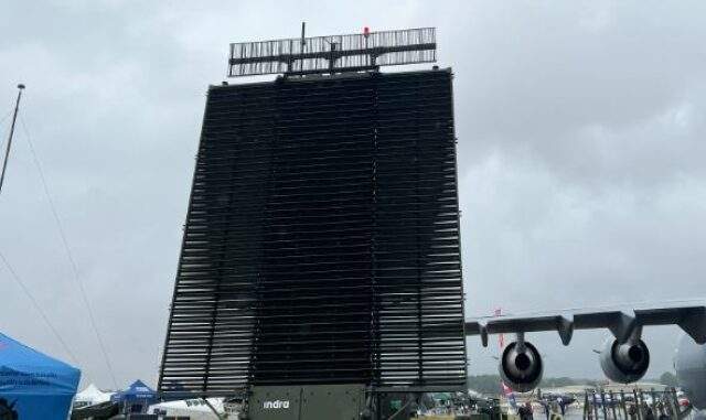 عُمان تعزز درعها الجوي: عقد جديد مع “إندرا” الإسبانية لتزويد سلاح الجو برادارات إنذار مبكر متطورة