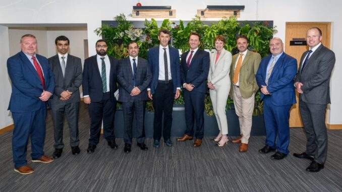 سفير دولة الإمارات العربية المتحدة يزور المركز البحري المتطور التابع لشركة بي أيه إي سيستمز