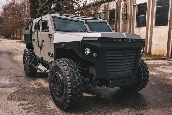 شركة “تي آر بي” تكشف عن مركبة “فيهور” التكتيكية المصفحة