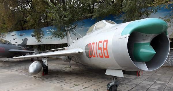 الصين تحول مقاتلات “جيه-6” إلى طائرات مسيرة (صور)