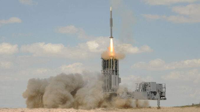 قبرص تعزز درعها الجوي بنظام “باراك إم إكس” المتقدم