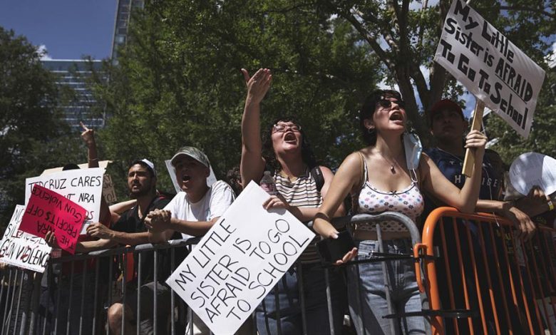 إقامة أكبر “معرض للأسلحة” في الولايات المتحدة بعد 3 أيام من حادثة إطلاق النار في المدرسة الابتدائية