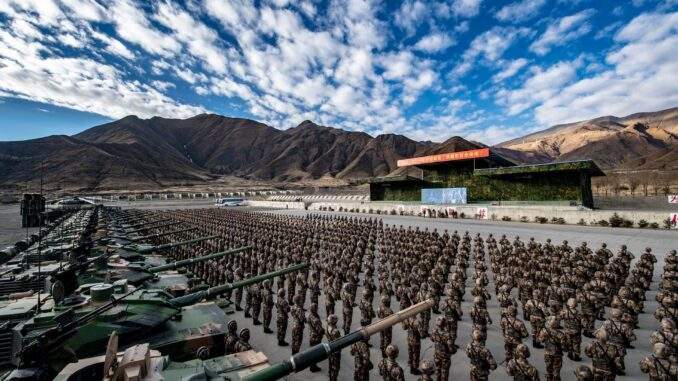 تصاعد التوترات بين الصين والولايات المتحدة: سباق تسلح وحرب اقتصادية!